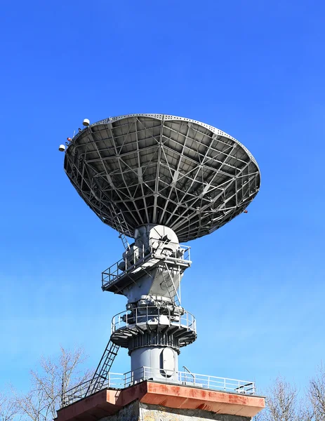 Antenna parabolica comunicazioni satellitari — Foto Stock