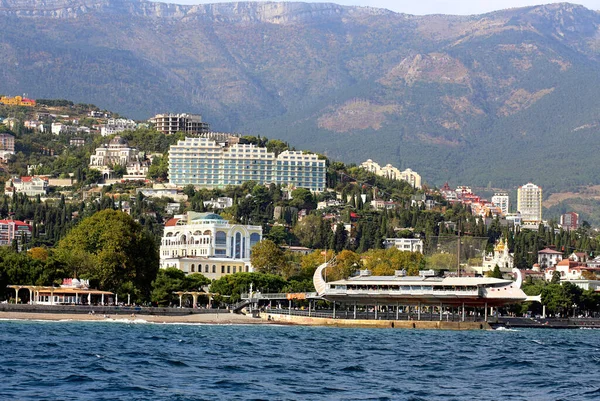 Yalta Crimea Ucrania Octubre Costa Ciudad Balnearia Yalta Contexto Las — Foto de Stock