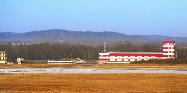 Инженерное Здание Аэродроме Рядом Рунной — стоковое фото