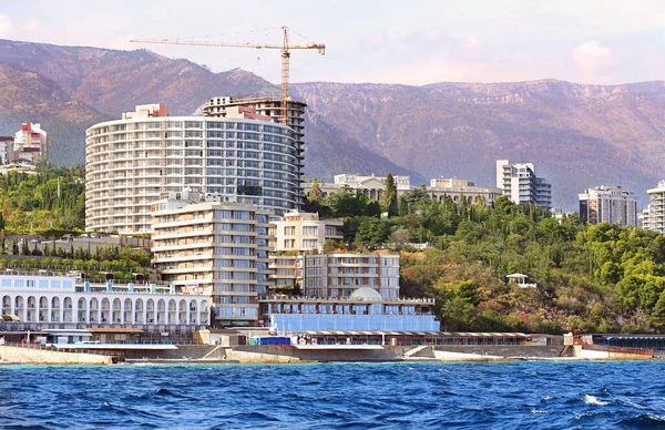 Construction of beach facilities and buildings on the seaside