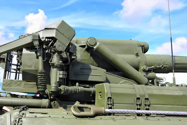 System of mechanisms of the high power self-propelled 203-millimeter gigantic artillery cannon \