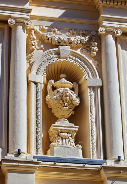 Decorative Vase Stucco Columns Niche Classical Building — Stock Photo, Image