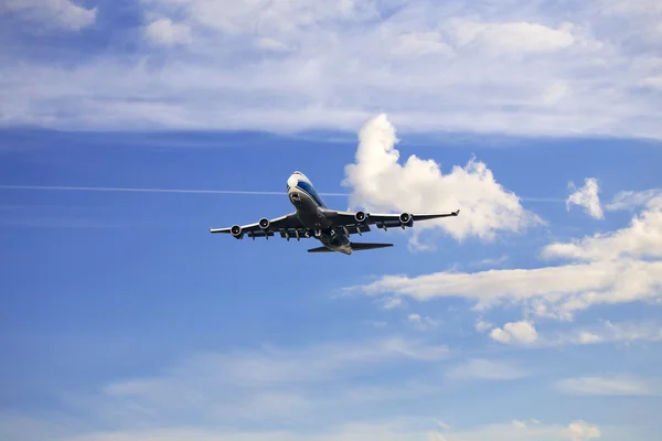 Aéronefs de passagers en vol — Photo