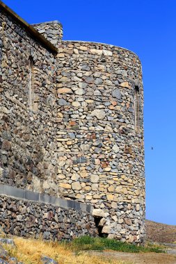 Antik burçlarından kale duvarı ve kale kule
