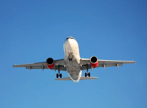 Passagerarflygplan landning — Stockfoto