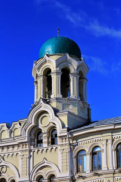 Klokkentoren met een koepel — Stockfoto