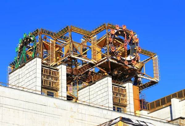 Metall struktur på byggnaden — Stockfoto