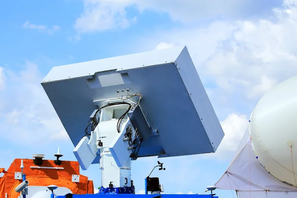 Radar antenna — Stock Photo, Image