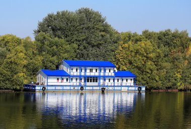 Yaz aylarında nehir iskele