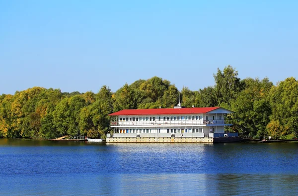 River pier in summer — Stock Photo, Image