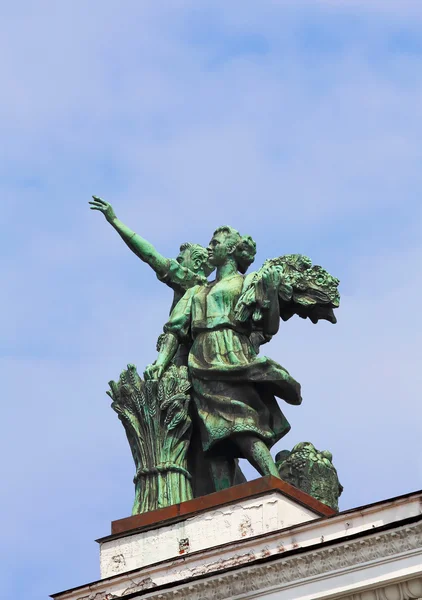 Estátua no edifício — Fotografia de Stock