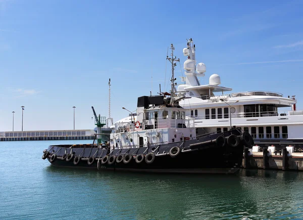 Barco de motor pequeño — Foto de Stock