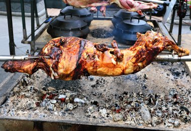 Karkas şiş üzerinde