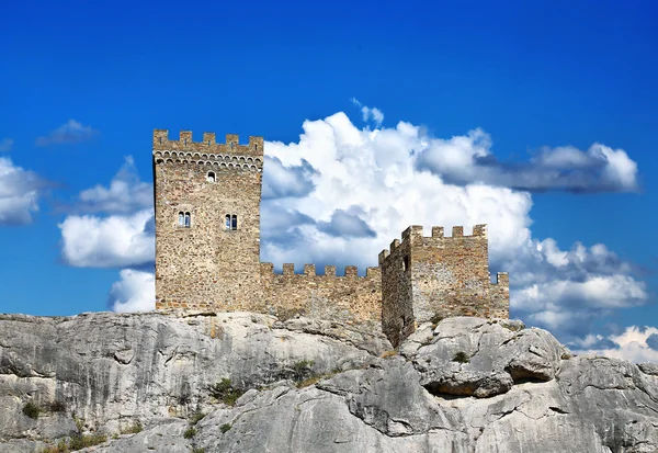 Parede de fortaleza e torres — Fotografia de Stock