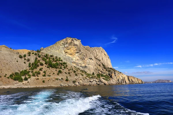 Kayalık sahil şeridi — Stok fotoğraf