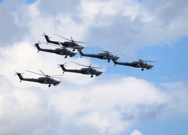 Savaş helikopteri uçuş