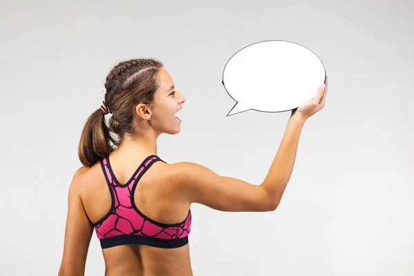 Boş Bir Konuşma Balonu Tutan Konuşan Bir Kız — Stok fotoğraf