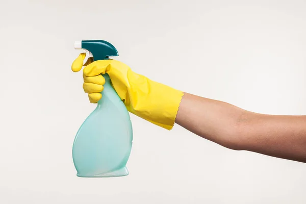 Mano Guante Amarillo Rociando Detergente Líquido Limpieza Aire — Foto de Stock