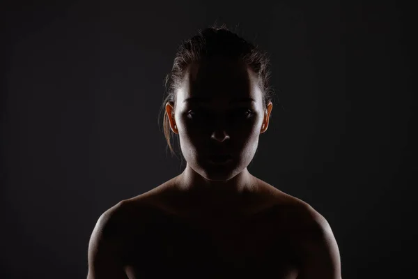 Retrato Silhueta Uma Bela Jovem Mulher Contra Backgroung Escuro — Fotografia de Stock