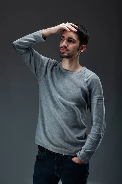 Retrato Jovem Bonito Macho Com Barba Vestindo Blusa — Fotografia de Stock