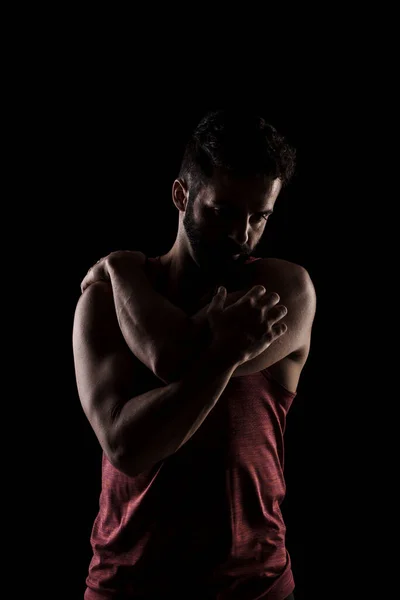 Seitlich Beleuchtete Muskulöse Kaukasische Männersilhouette Sportler Roten Hemd Posiert Vor — Stockfoto