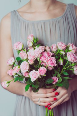 Nedime görüntü bir buket düğün çiçek ile kapatmak