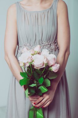 Nedime görüntü bir buket düğün çiçek ile kapatmak