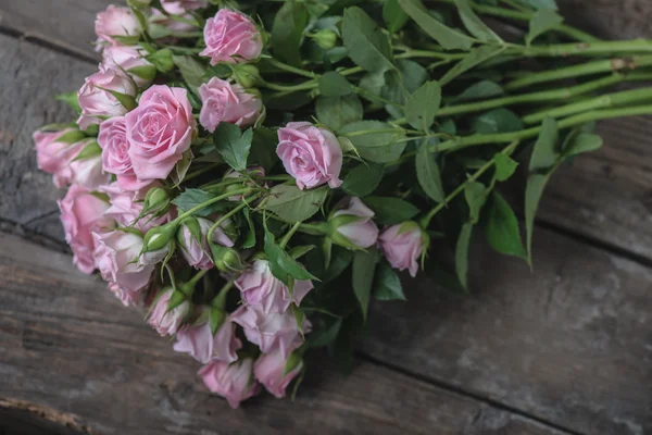 Immagine ravvicinata di un mazzo di rose rosa — Foto Stock