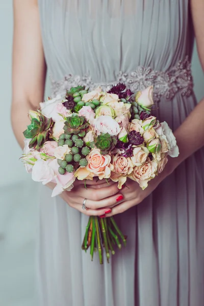 Close up image of bridesmaid with a bouquet of wedding flowers — Stock Photo, Image