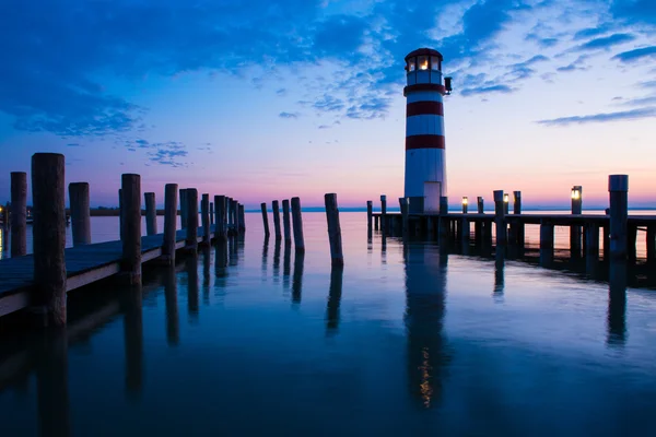 Torre de luz ao pôr do sol — Fotografia de Stock