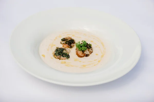 Kartoffel creme suppe med laks og rejer - Stock-foto