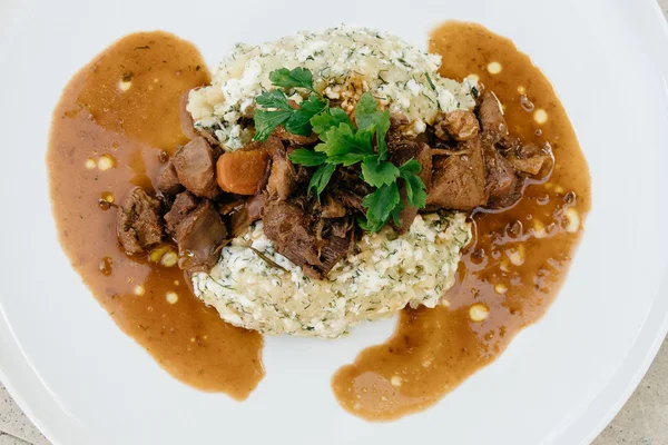 Rooster in red wine with cottage cheese-dill potatoes — Stock Image Rooster in red wine with cottage cheese-dill potatoes Stock Picture