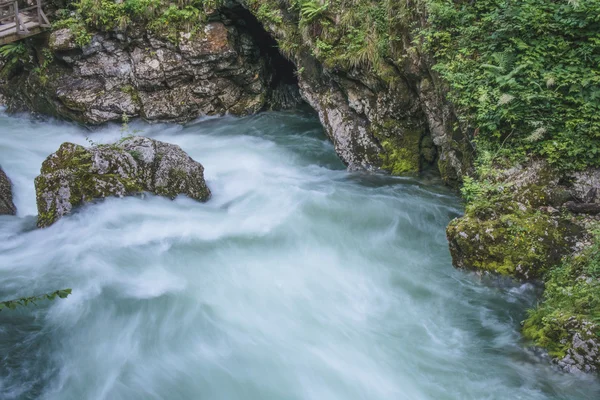 Tekoucí řeky. Slovinsko — Stock fotografie