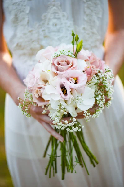 新娘捧花，婚礼鲜花 — 图库照片