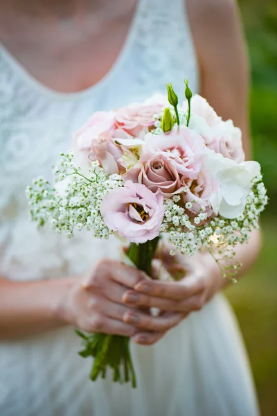 Brautstrauß, Hochzeitsblumen — Stockfoto