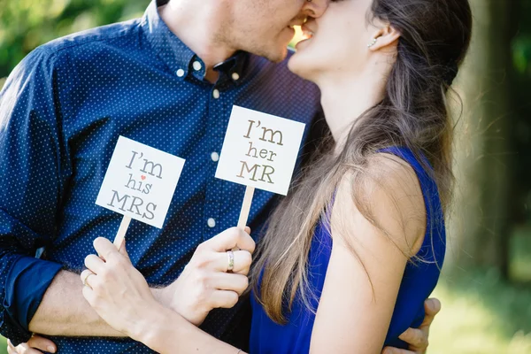 Jovem casal romântico — Fotografia de Stock