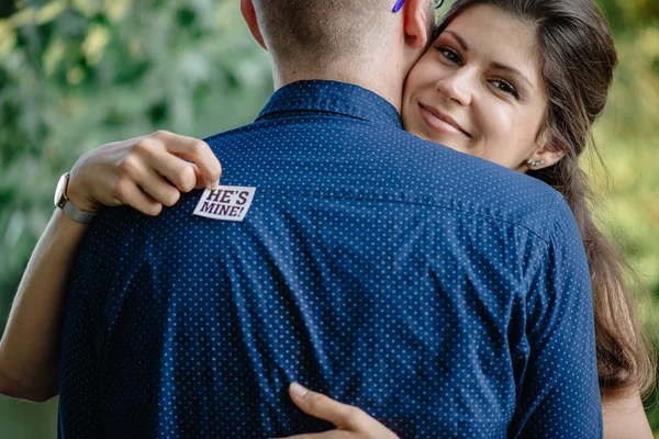 Jovem casal romântico — Fotografia de Stock