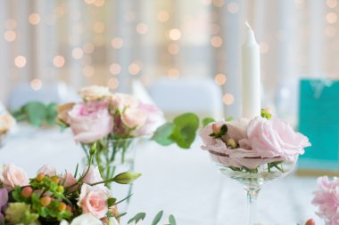 Düğün çiçek süslemeleri