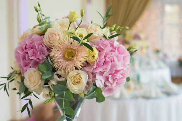 Krásná svatební kytice — Stock fotografie