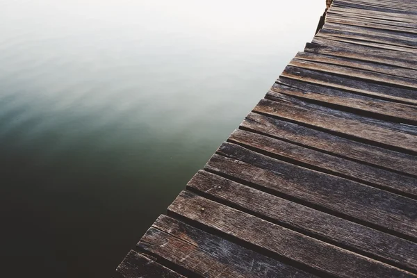 Vecchio molo di legno — Foto Stock