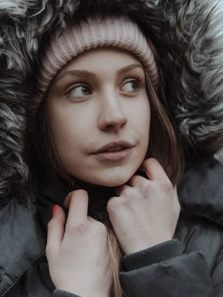 Έφηβη Κοπέλα Ζεστό Σακάκι Χειμώνα — Φωτογραφία Αρχείου