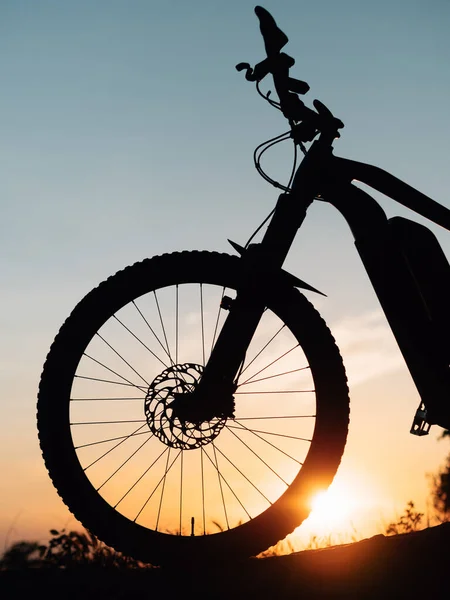 Silhouette Eines Fahrrads Oder Bikes Bei Sonnenuntergang — Stockfoto