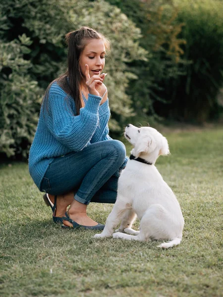 Tonårig Flicka Med Sin Hund — Stockfoto