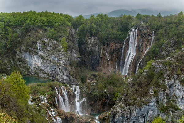 Waterfall, natural landscape — Stock Photo, Image