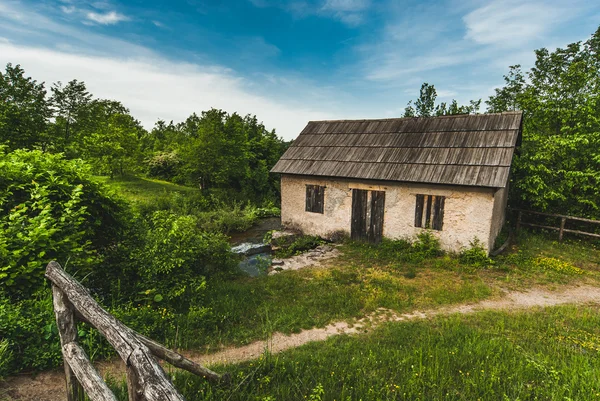 Opuszczony dom — Zdjęcie stockowe