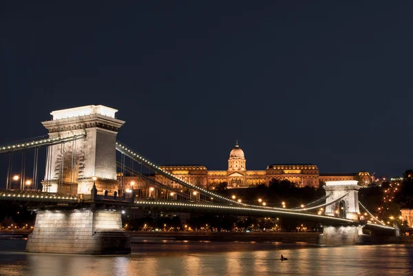 鎖橋、ブダペスト、インターネット税および破損 — ストック写真