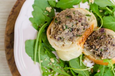 Balık makarna sandviç