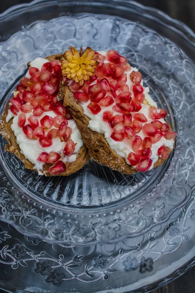 Pomegranate cake — Stock Photo, Image