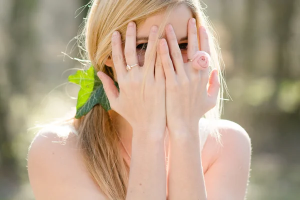 幸せな女に驚く — ストック写真