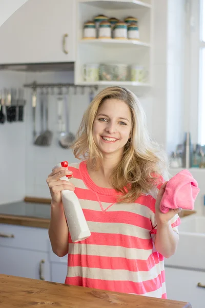 Concentrated woman cleaning the bar in kitchen — Stock Photo, Image